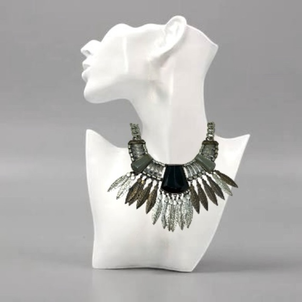 🛍️SALE🛍️ MESA VERDE STATEMENT NECKLACE & EARRING SET - Picture 10 of 12